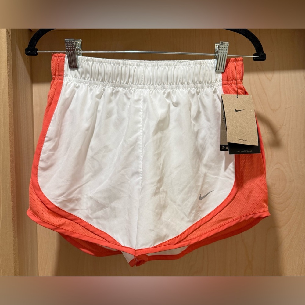 Nike Women’s White and Coral Athletic Running Shorts Size Small NEW With Tags 🏷️